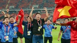 Bầu Đức nói gì về HLV Kim Sang Sik?