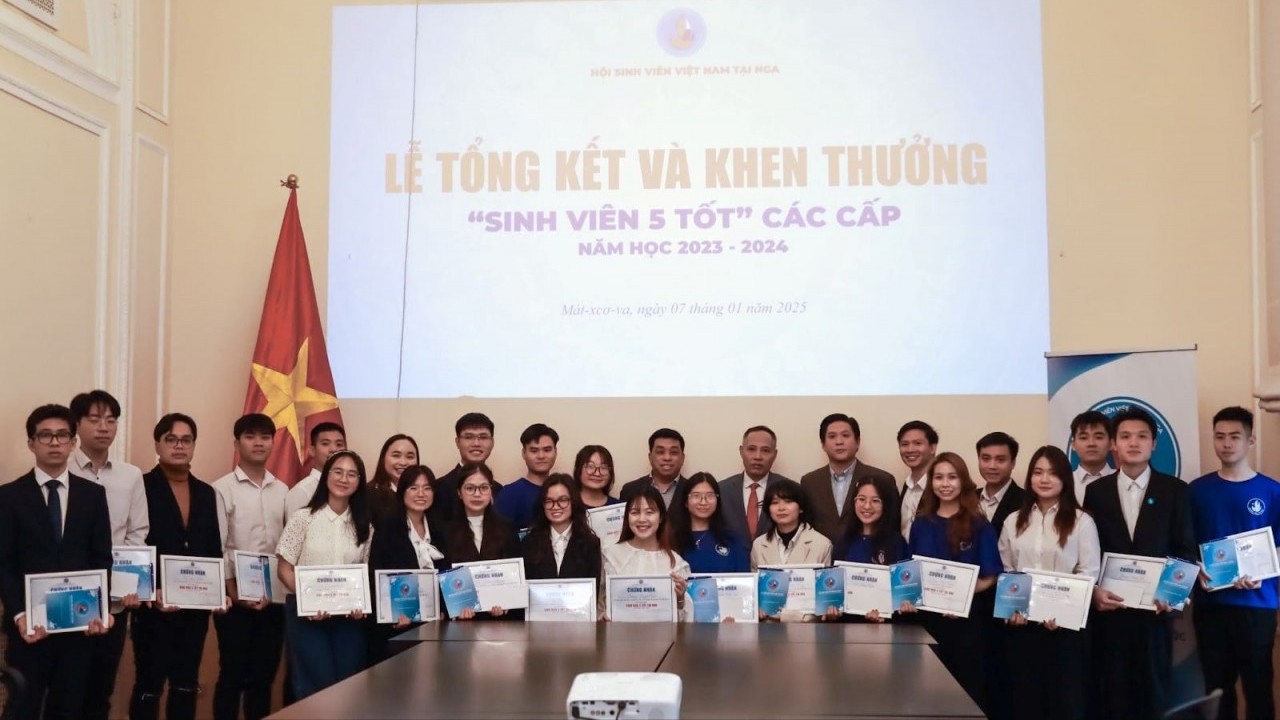 Tuyên dương sinh viên Việt Nam đạt danh hiệu 'Sinh viên 5 tốt' năm 2024 tại Nga