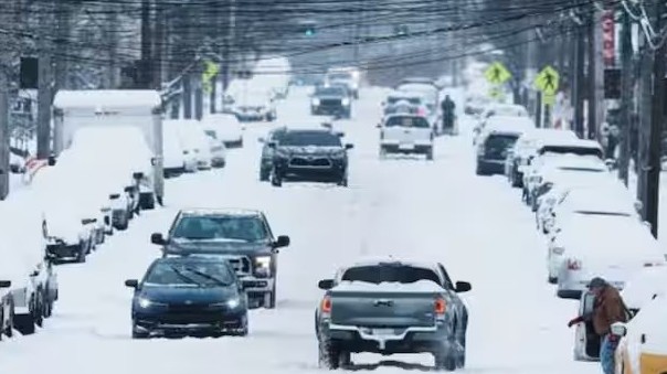 Mỹ: Bão tuyết nghiêm trọng, giao thông tê liệt, cuộc sống đảo lộn