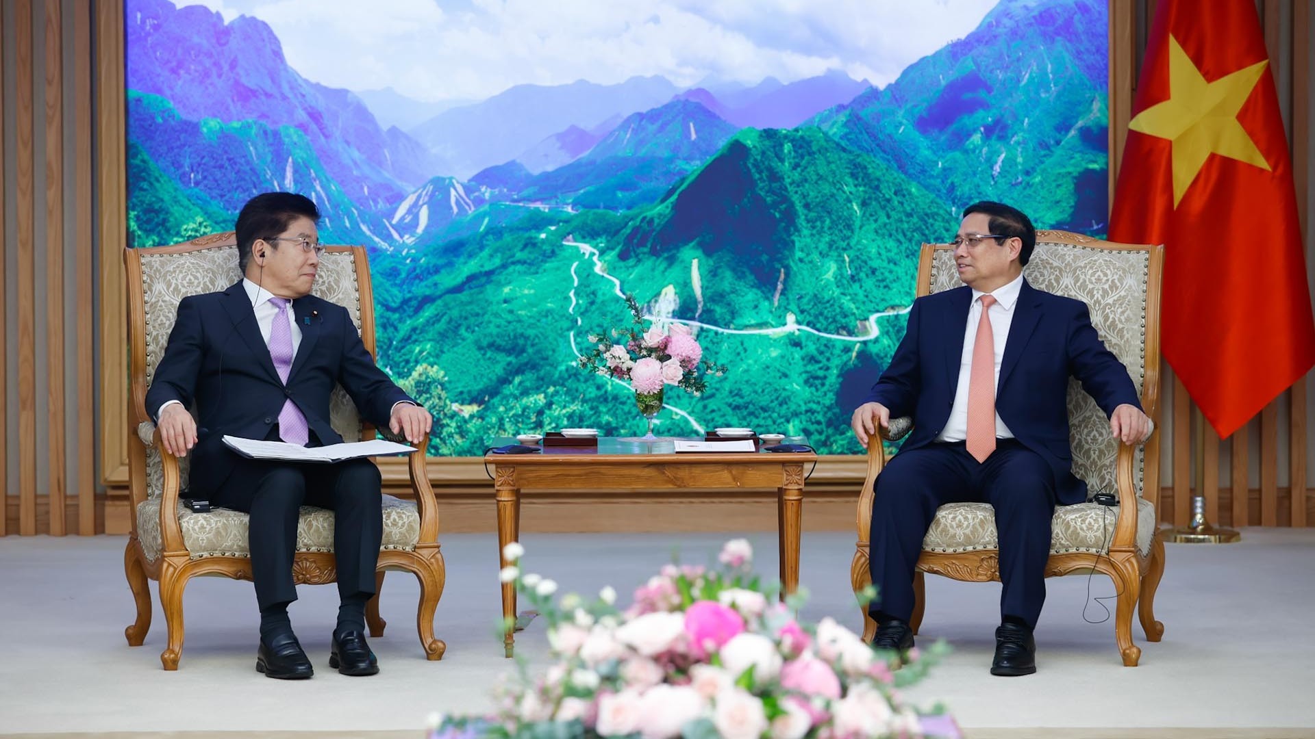 Thủ tướng Phạm Minh Chính tiếp Bộ trưởng Tài chính Nhật Bản Kato Katsunobu