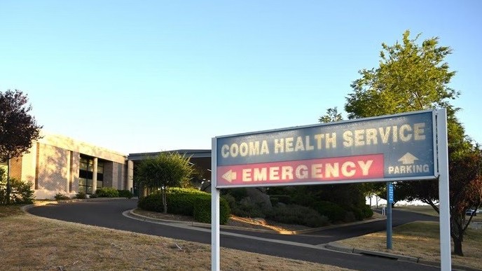 Sinh viên sống sót thần kỳ sau hai tuần nhờ ăn quả mọng và uống nước suối trong rừng