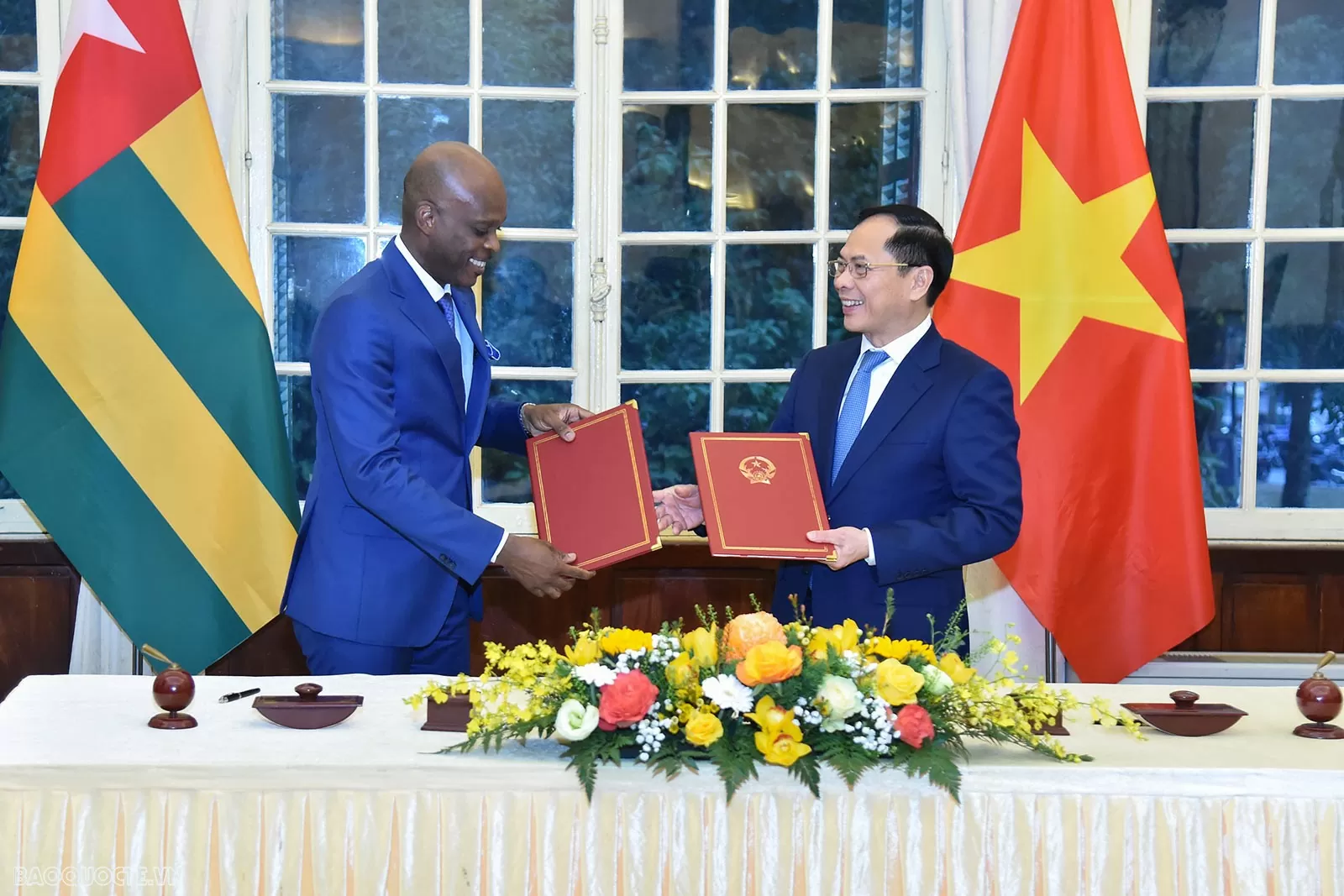 Phó Thủ tướng, Bộ trưởng Ngoại giao Bùi Thanh Sơn đón, hội đàm với Bộ trưởng Ngoại giao Togo Robert Dussey Phó Thủ tướng, Bộ trưởng Ngoại giao Bùi Thanh Sơn đón, hội đàm với Bộ trưởng Ngoại giao Togo Robert Dussey