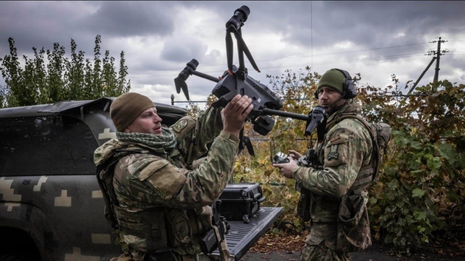 Không cho con mồi chạy thoát: Máy bay không người lái FPV đã biến đổi xung đột Nga-Ukraine như thế nào?