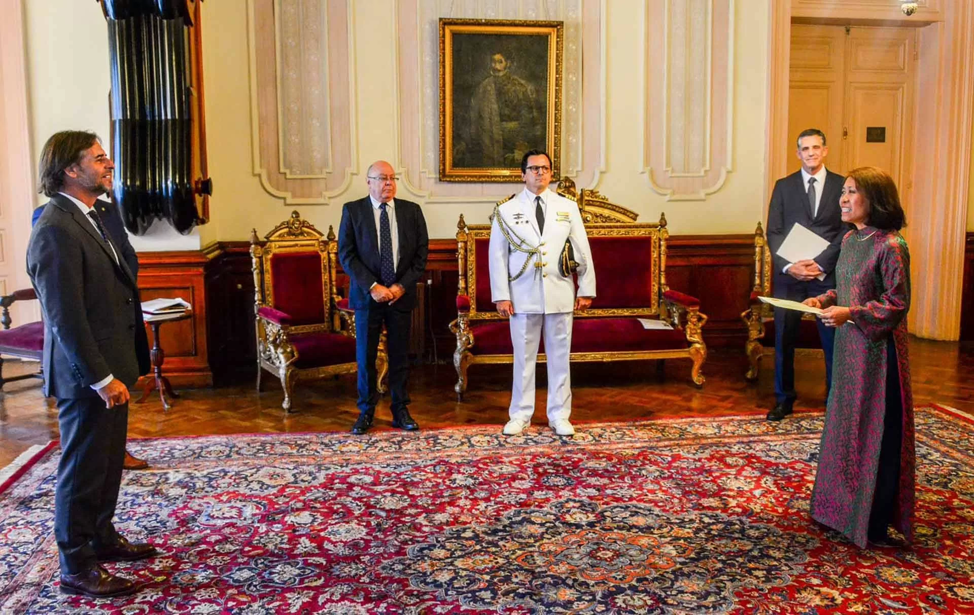Đại sứ Ngô Minh Nguyệt trình Thư ủy nhiệm lên Tổng thống Uruguay Luis Lacalle Pou Đại sứ Ngô Minh Nguyệt trình Thư ủy nhiệm lên Tổng thống Uruguay Luis Lacalle Pou