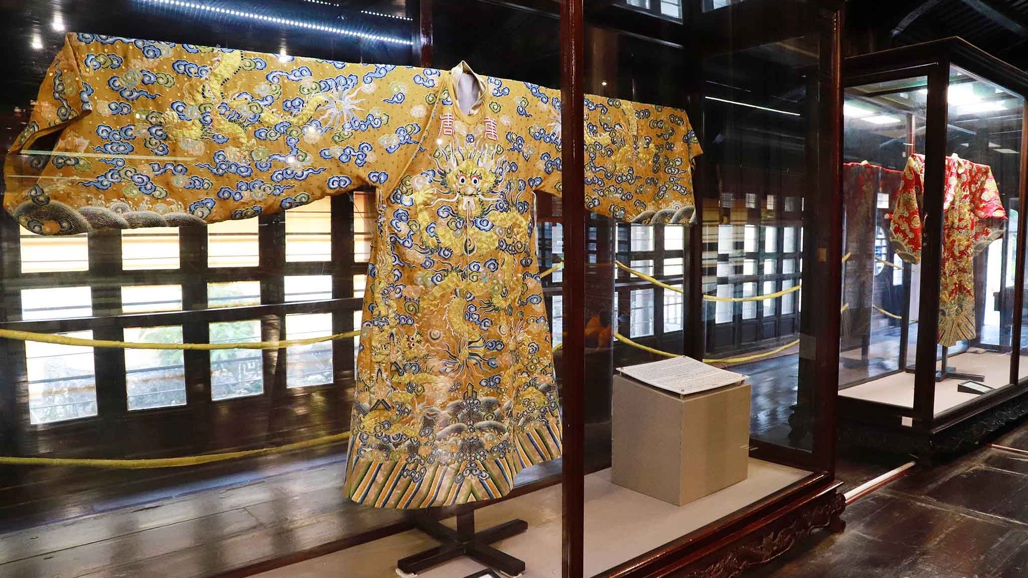 Hồi sinh cổ phục Việt