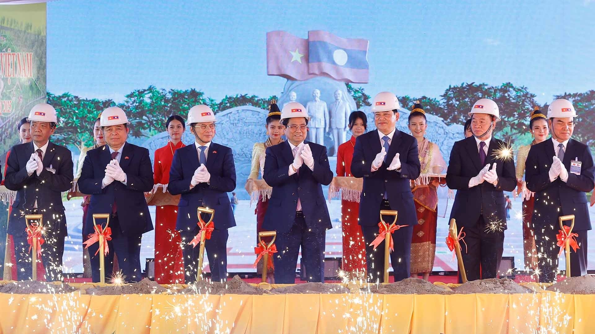 Khởi công công trình Công viên Hữu nghị Lào-Việt Nam