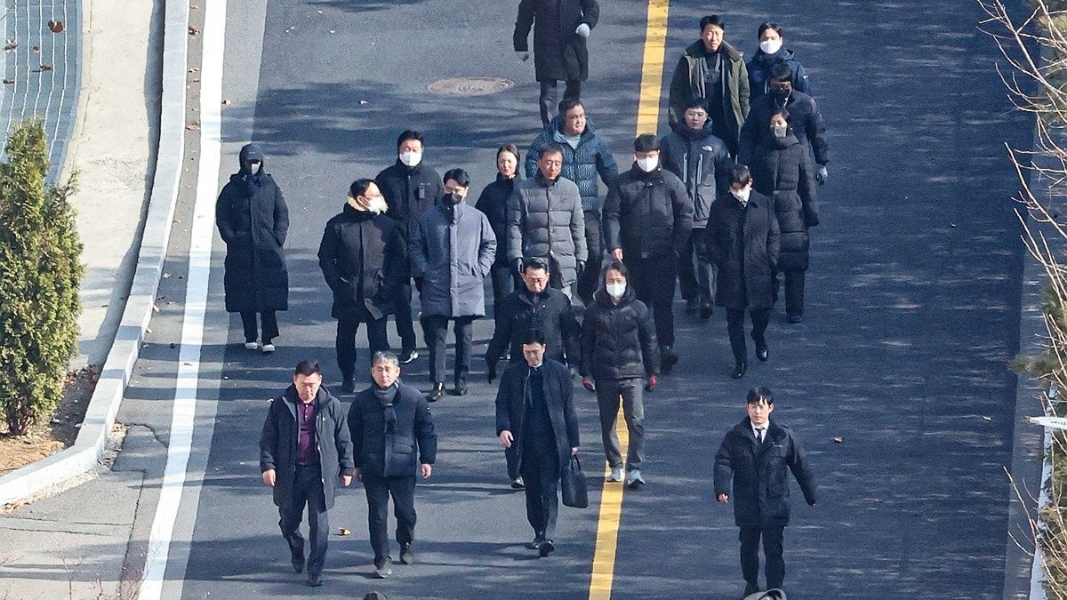 Hàn Quốc: Cảnh sát họp các chỉ huy, chuẩn bị điều động hàng nghìn nhân sự bắt giữ Tổng thống Yoon Suk Yeol