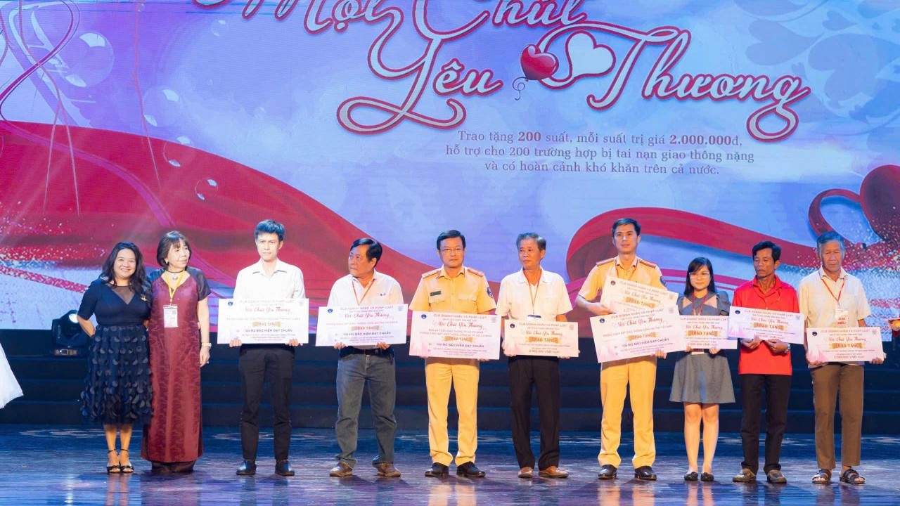 Trao yêu thương tới nạn nhân bị tai nạn giao thông nặng có hoàn cảnh khó khăn