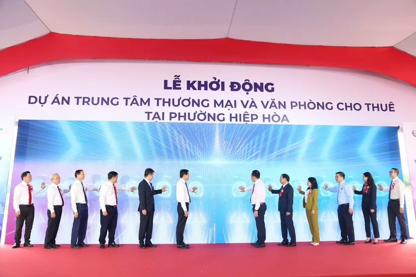 Lãnh đạo tỉnh Đồng Nai và nhà đầu tư khởi động dự án trung tâm thương mại. (Nguồn: Báo Pháp luật) Lãnh đạo tỉnh Đồng Nai và nhà đầu tư khởi động dự án trung tâm thương mại. (Nguồn: Báo Pháp luật)