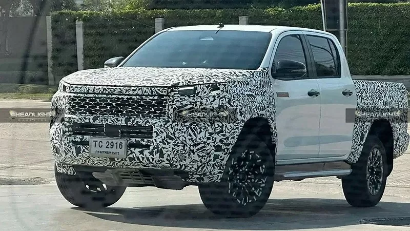 Bán tải Toyota Hilux 2025 chính thức lộ diện tại Thái Lan