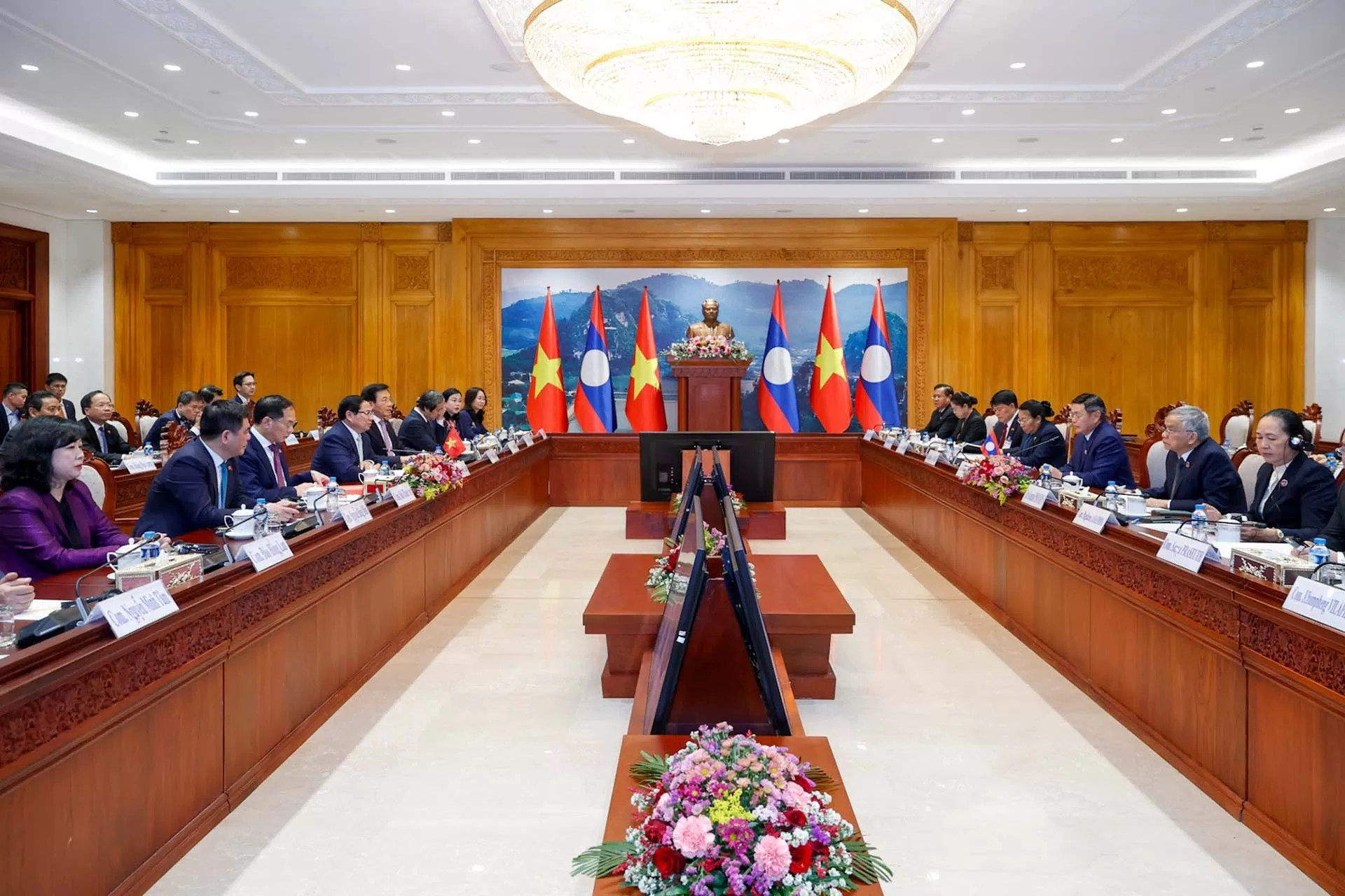 Thủ tướng Phạm Minh Chính hội kiến Chủ tịch Quốc hội Lào Thủ tướng Phạm Minh Chính hội kiến Chủ tịch Quốc hội Lào