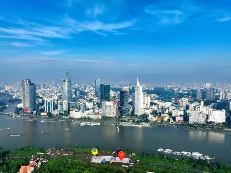 Bất động sản: Giá chung cư tiếp tục phá đỉnh, phân khúc đang thống trị thị trường TPHCM, Hà Nội chốt tiến độ xây lại loạt nhà cũ trên ‘đất vàng’. (Nguồn: Thanh Niên) Bất động sản: Giá chung cư tiếp tục phá đỉnh, phân khúc đang thống trị thị trường TPHCM, Hà Nội chốt tiến độ xây lại loạt nhà cũ trên ‘đất vàng’. (Nguồn: Thanh Niên)