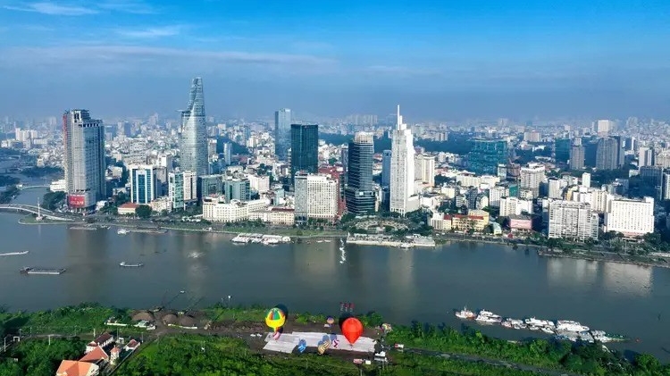 Bất động sản: Thị trường ‘hưng phấn’, dư địa tăng giá chung cư vẫn còn, cảnh báo sốt đất ảo theo thông tin sáp nhập, chính sách có hiệu lực mới nhất