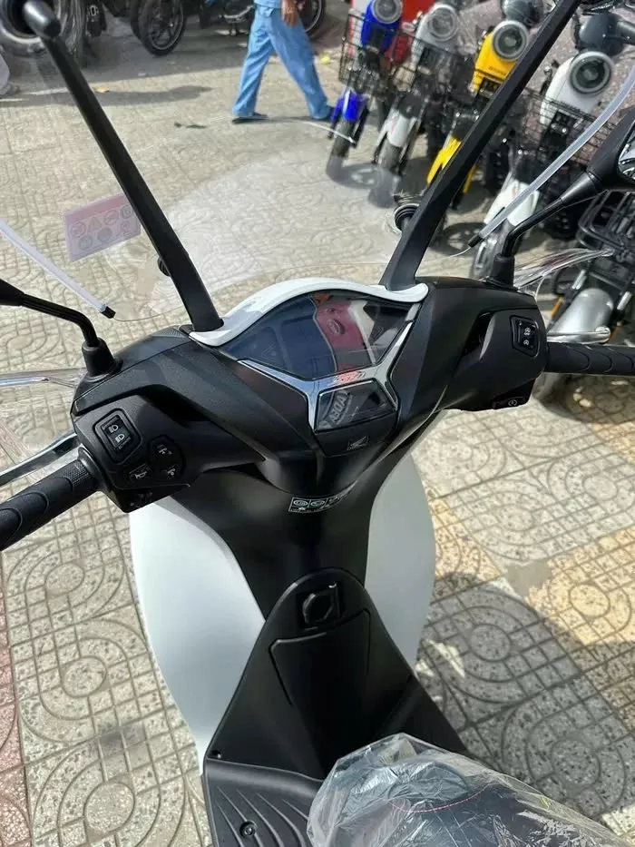 Cận cảnh Honda SH150i Sport Edition 2025 vừa về Việt Nam, giá hơn 200 triệu đồng Cận cảnh Honda SH150i Sport Edition 2025 vừa về Việt Nam, giá hơn 200 triệu đồng