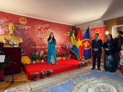 Ấm áp không khí Xuân Quê hương tại ‘mái nhà chung’ của người Việt ở Thụy Điển và Latvia