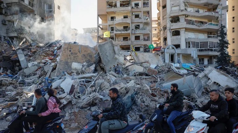 Israel ném bom miền Nam Lebanon, bao vây Gaza 100 ngày gây thương vong khôn tả