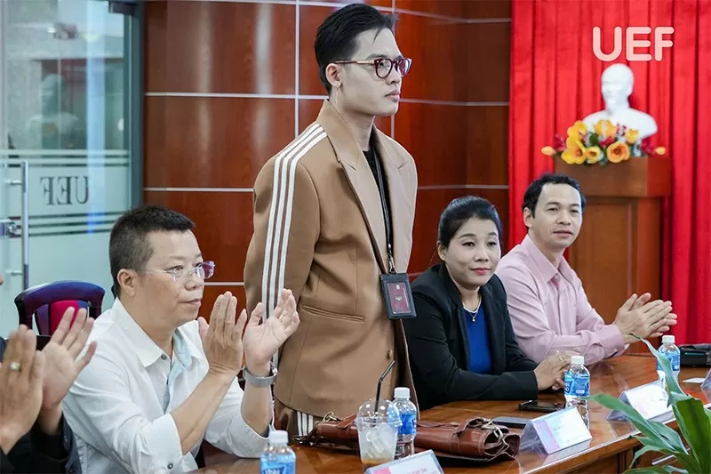 Kế hoạch thành lập ‘Trạm Bán Những Ước Mơ’ của Đạo diễn Phạm Vĩnh Khương: Biến giấc mơ ca nhạc thành hiện thực nhờ công nghệ AI Kế hoạch thành lập ‘Trạm Bán Những Ước Mơ’ của Đạo diễn Phạm Vĩnh Khương: Biến giấc mơ ca nhạc thành hiện thực nhờ công nghệ AI