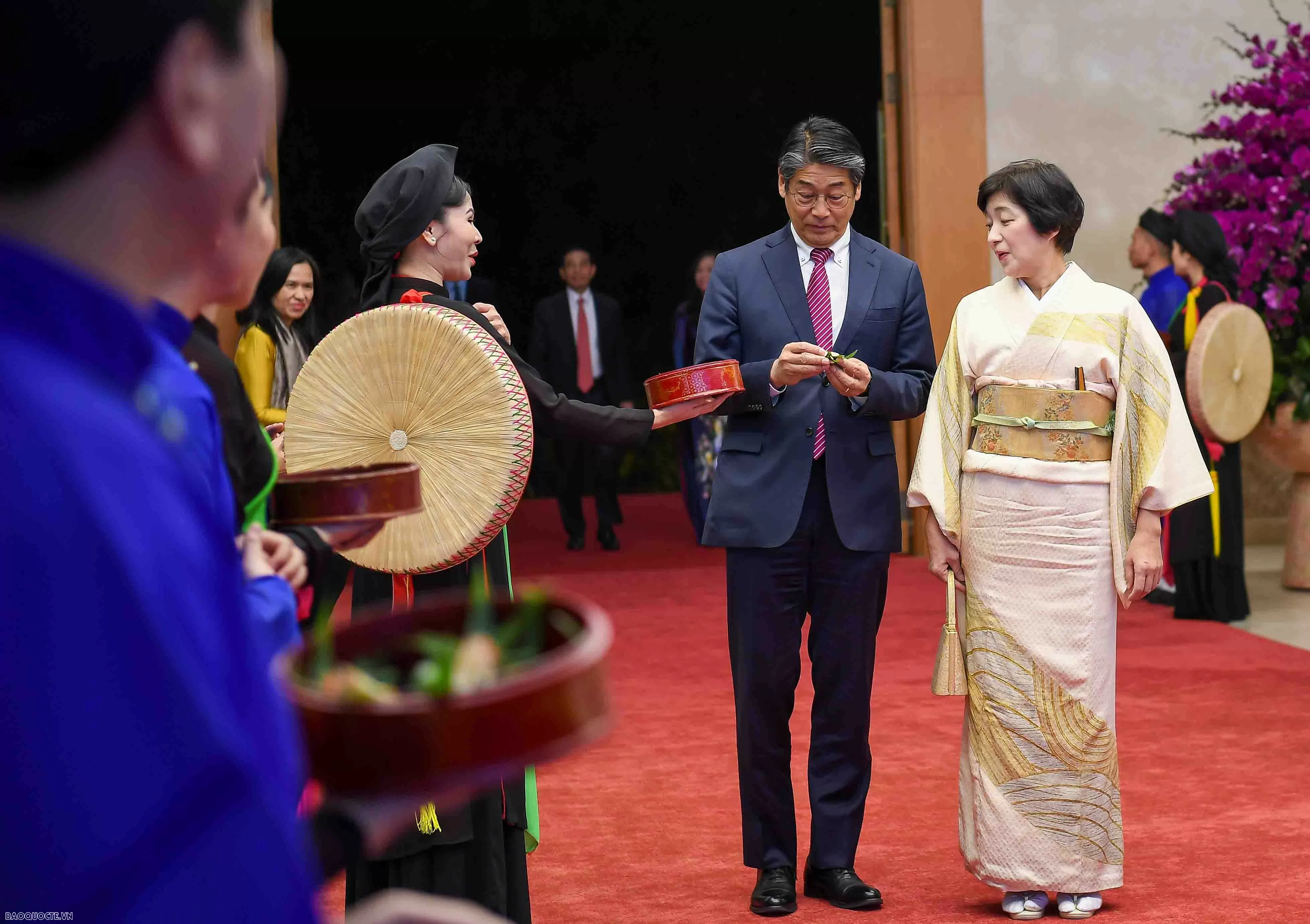 Thủ tướng Phạm Minh Chính và Phu nhân mời bạn bè quốc tế thưởng thức bánh chưng đầu năm mới Thủ tướng Phạm Minh Chính và Phu nhân mời bạn bè quốc tế thưởng thức bánh chưng nhân dịp Tết cổ truyền