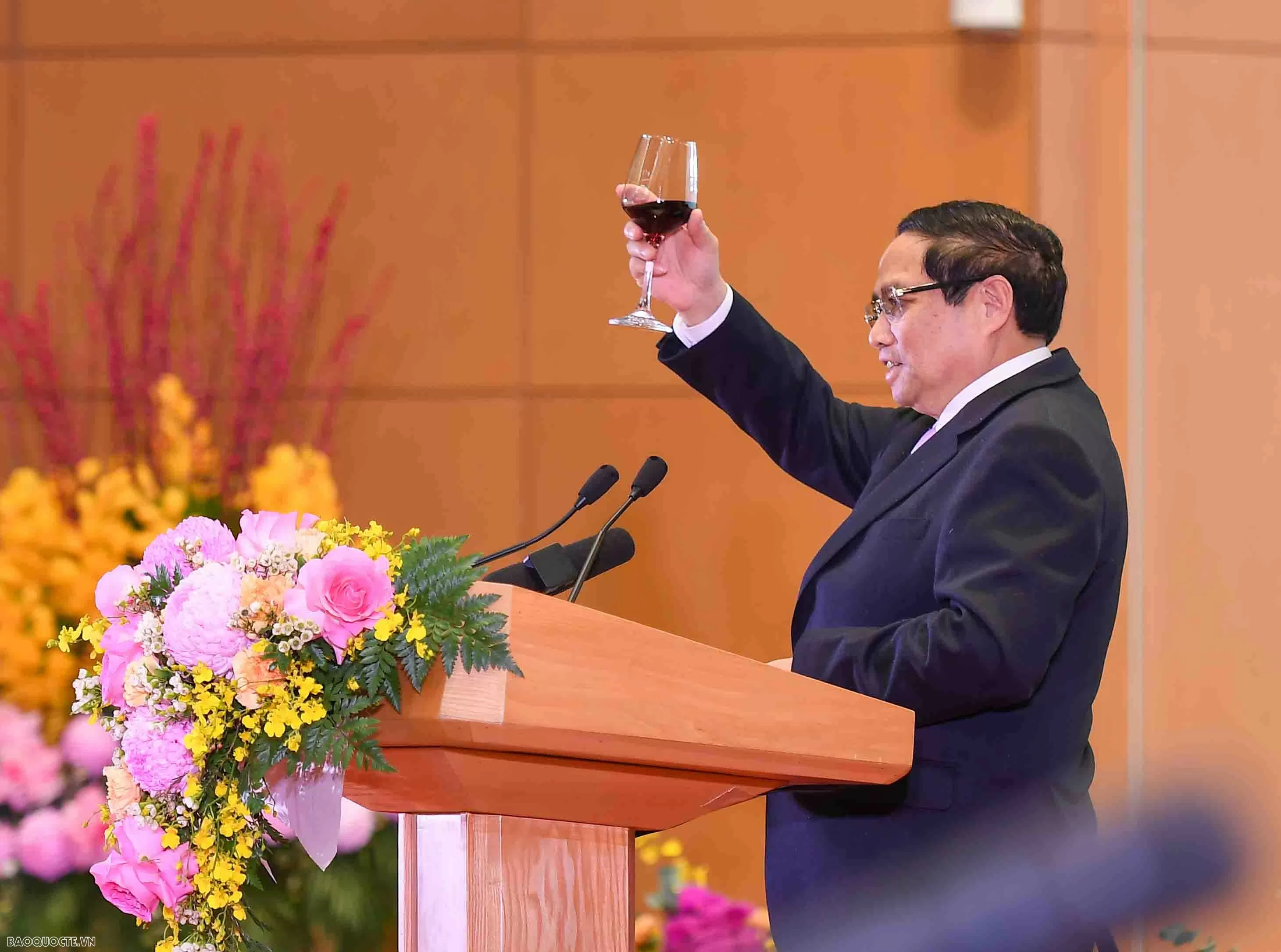 Thủ tướng Phạm Minh Chính và Phu nhân mời bạn bè quốc tế thưởng thức bánh chưng đầu năm mới Thủ tướng Phạm Minh Chính và Phu nhân mời bạn bè quốc tế thưởng thức bánh chưng nhân dịp Tết cổ truyền