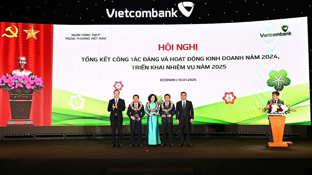 Năm 2024, Vietcombank lần đầu tổng tài sản vượt mốc 2 triệu tỷ đồng, bứt phá với dấu ấn xanh