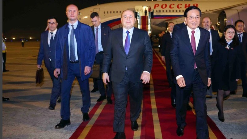 Thủ tướng Liên bang Nga đến Hà Nội, bắt đầu chuyến thăm chính thức Việt Nam
