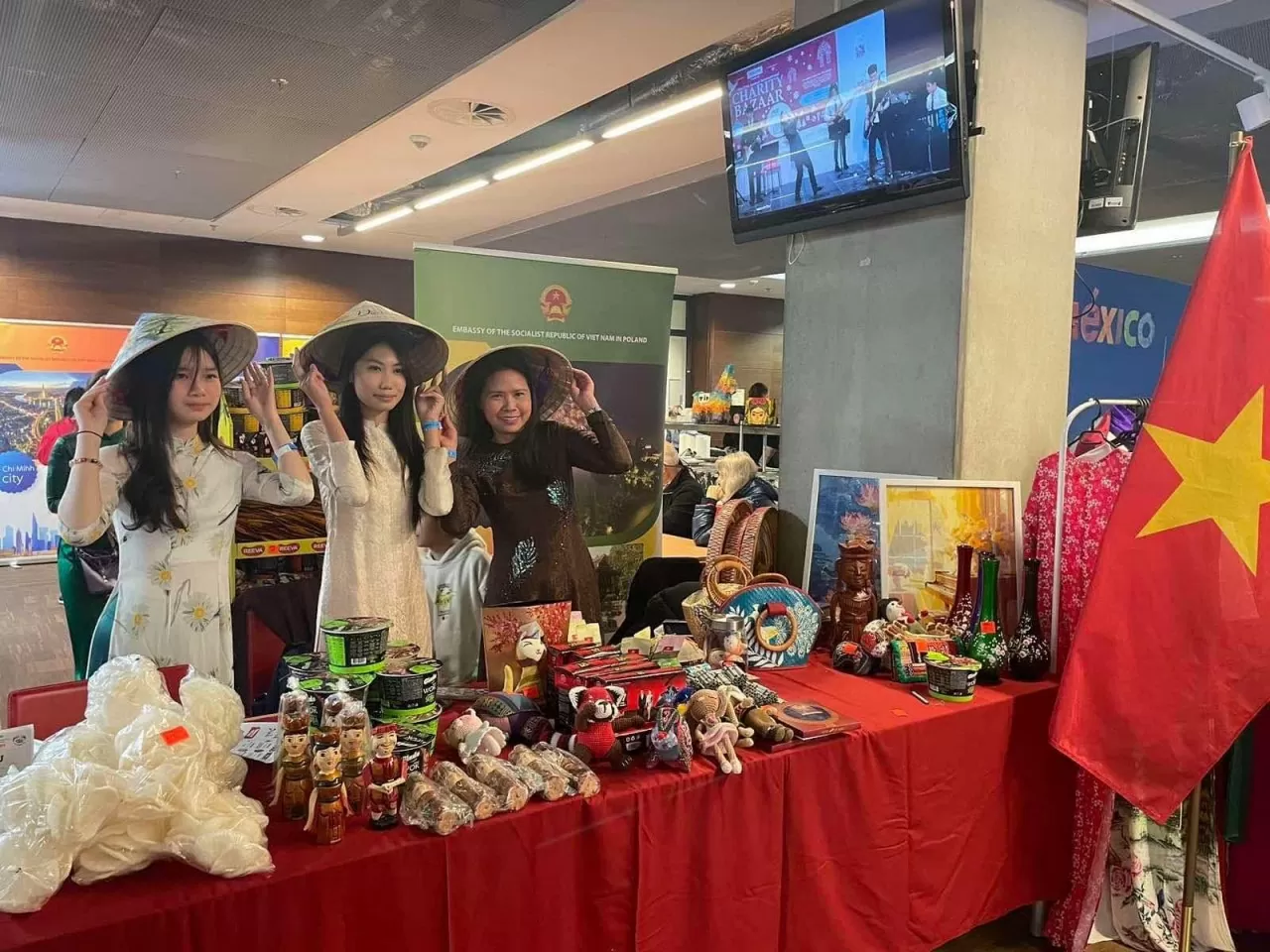 Đại sứ Hà Hoàng Hải: Chuyến thăm thể hiện sự coi trọng của Việt Nam với 'người bạn lâu đời' Ba Lan Đại sứ Hà Hoàng Hải: Chuyến thăm thể hiện sự coi trọng của Việt Nam với 'người bạn lâu đời' Ba Lan