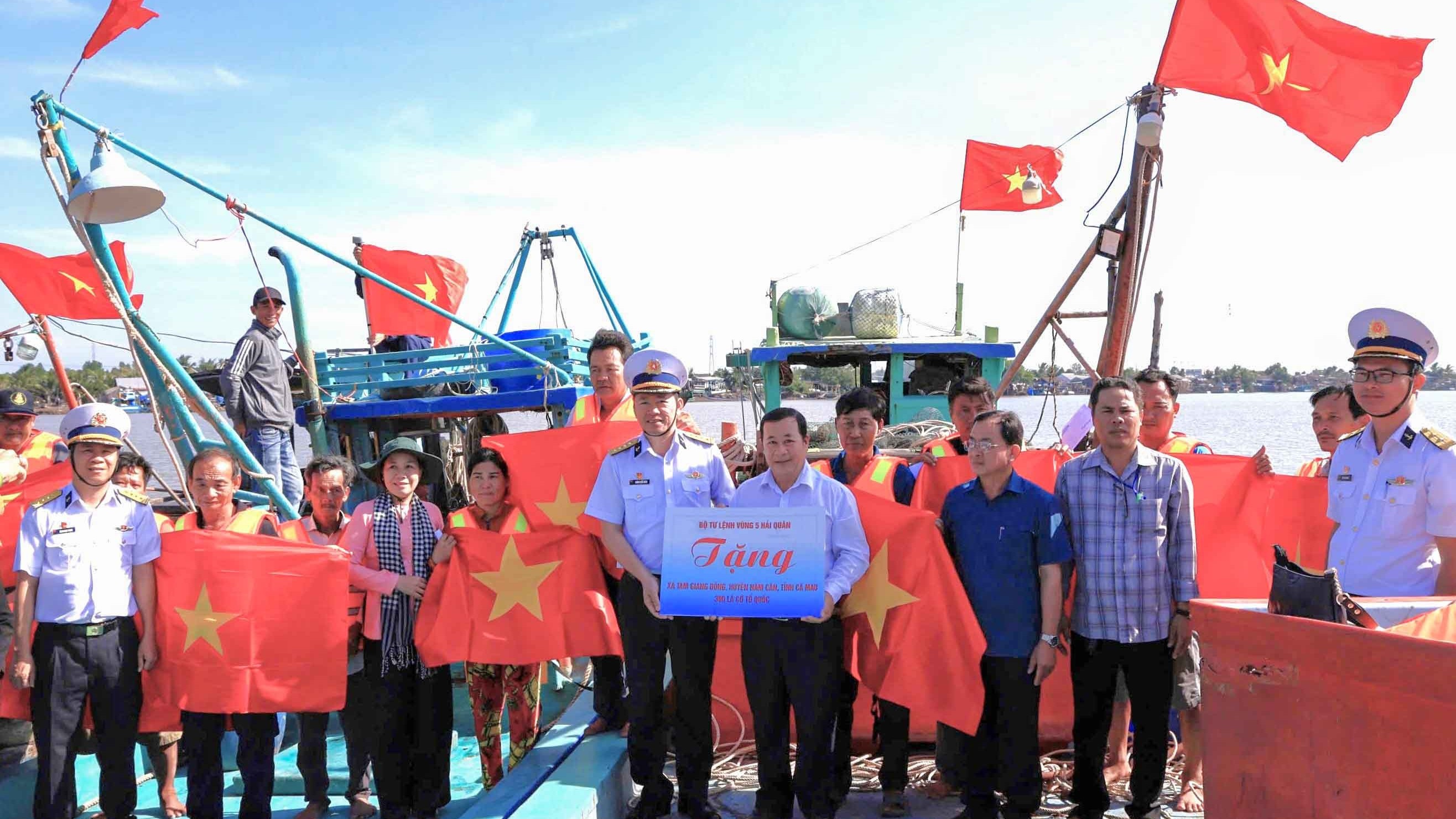 Năm 2024, lực lượng Hải quân ngăn chặn kịp thời 278 tàu cá có ý định vượt ranh giới