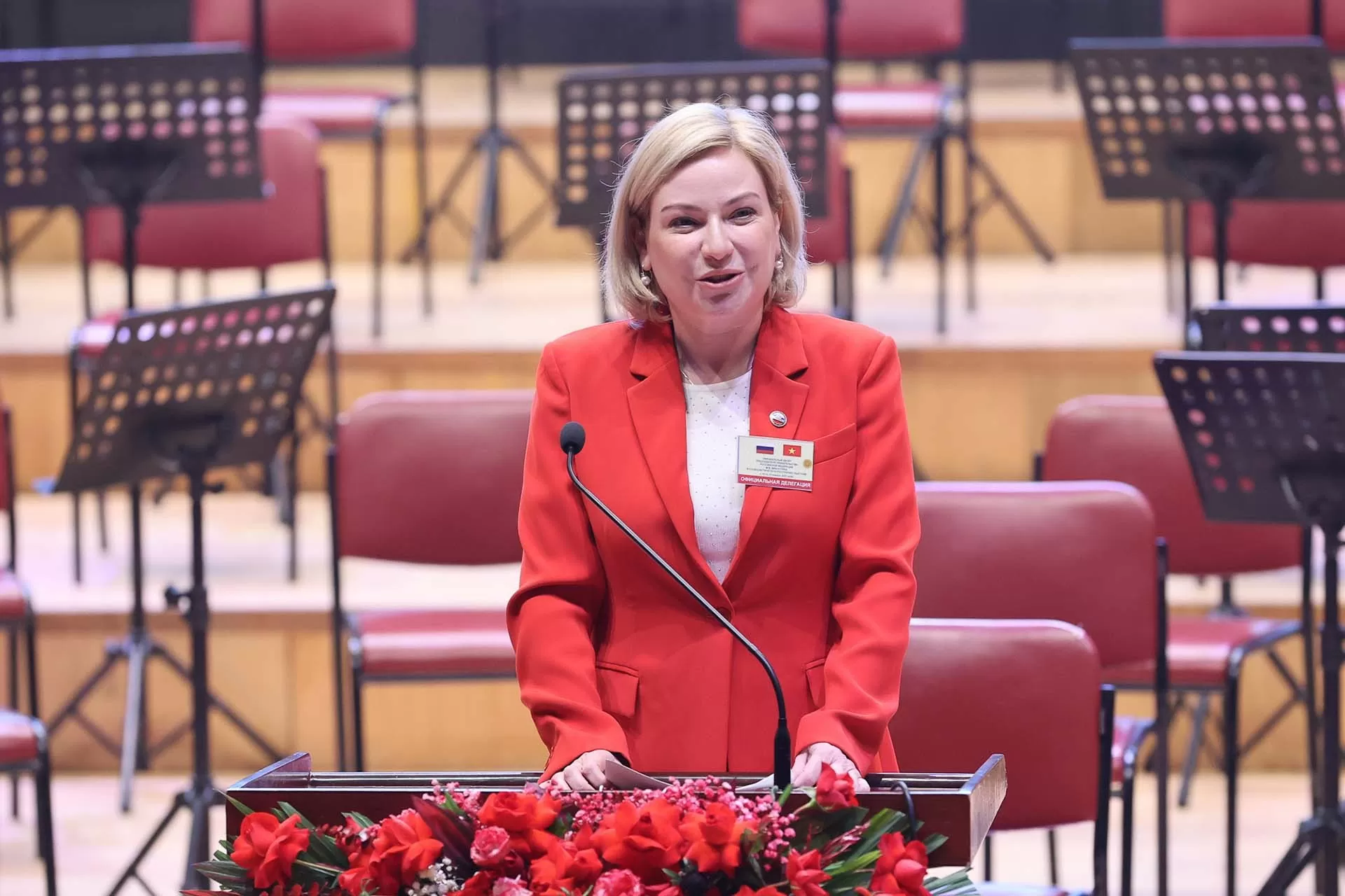 Thủ tướng Việt Nam và Liên bang Nga dự chương trình biểu diễn nghệ thuật kỷ niệm 75 năm thiết lập quan hệ ngoại giao giữa hai nước Thủ tướng Việt Nam và Liên bang Nga dự chương trình biểu diễn nghệ thuật kỷ niệm 75 năm thiết lập quan hệ ngoại giao giữa hai nước