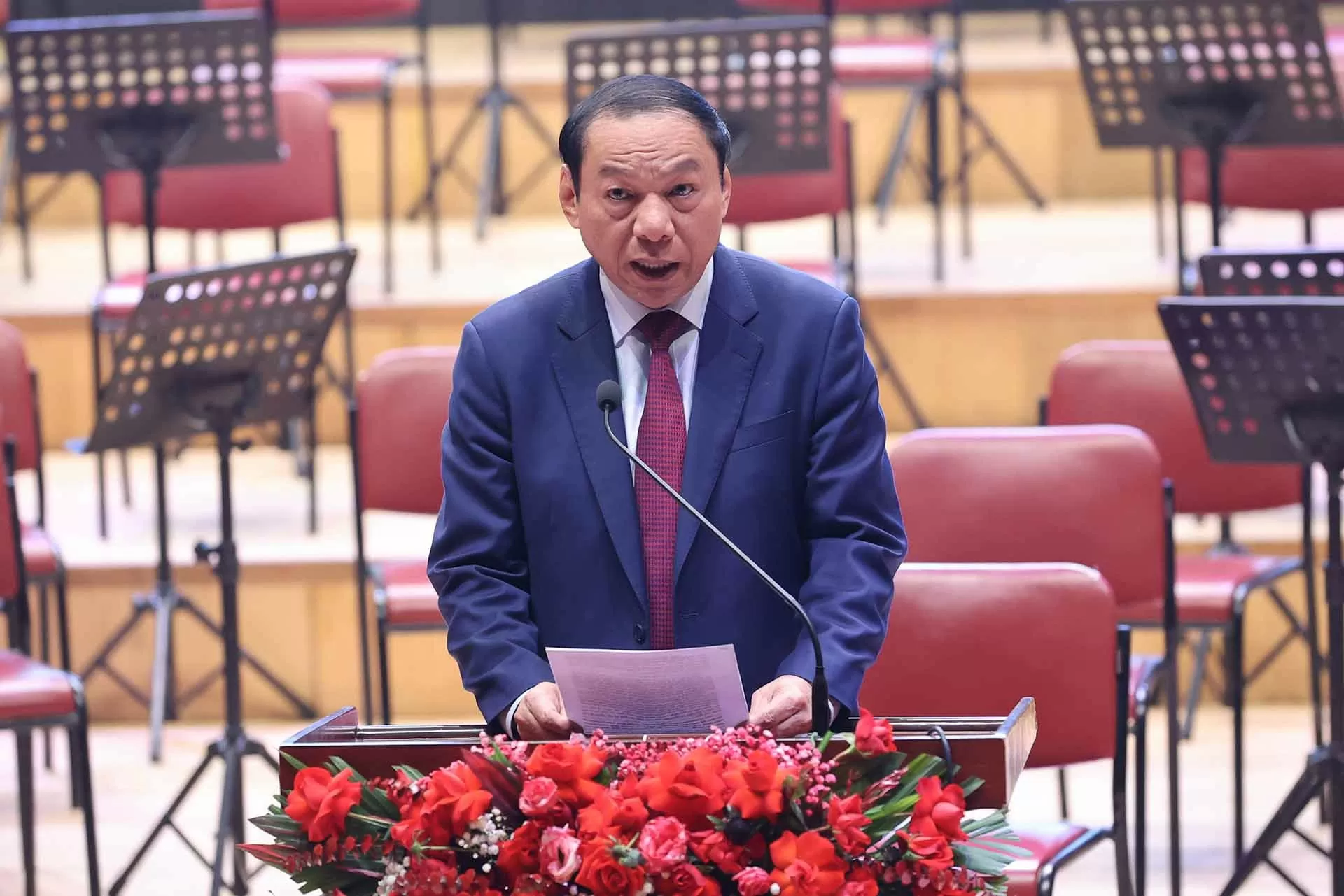 Thủ tướng Việt Nam và Liên bang Nga dự chương trình biểu diễn nghệ thuật kỷ niệm 75 năm thiết lập quan hệ ngoại giao giữa hai nước Thủ tướng Việt Nam và Liên bang Nga dự chương trình biểu diễn nghệ thuật kỷ niệm 75 năm thiết lập quan hệ ngoại giao giữa hai nước