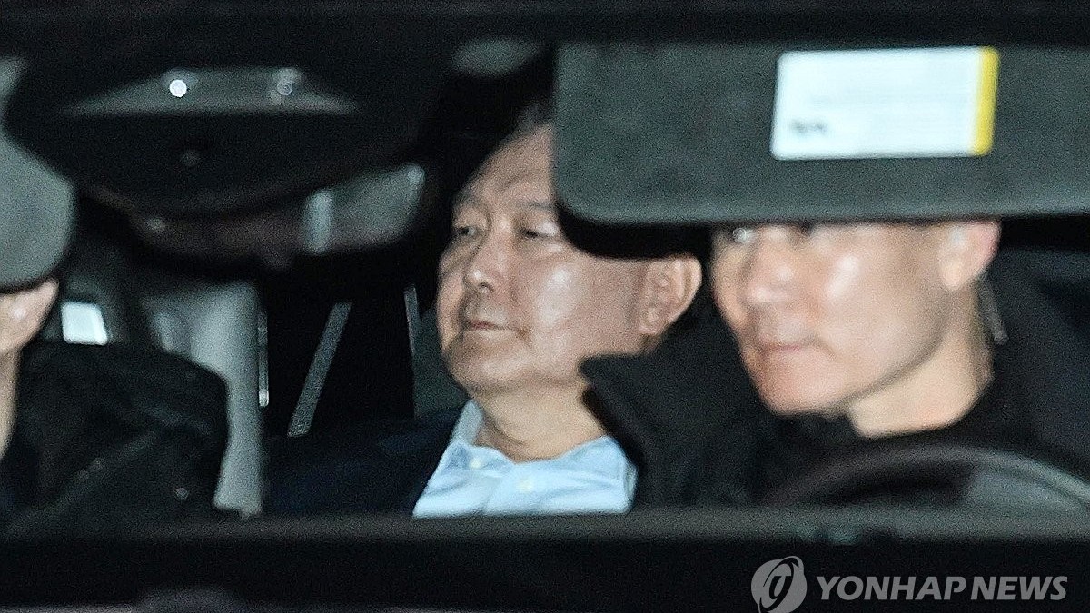 Tổng thống Hàn Quốc Yoon Suk Yeol trải qua hơn 10 giờ bị thẩm vấn, hiện ở đâu?