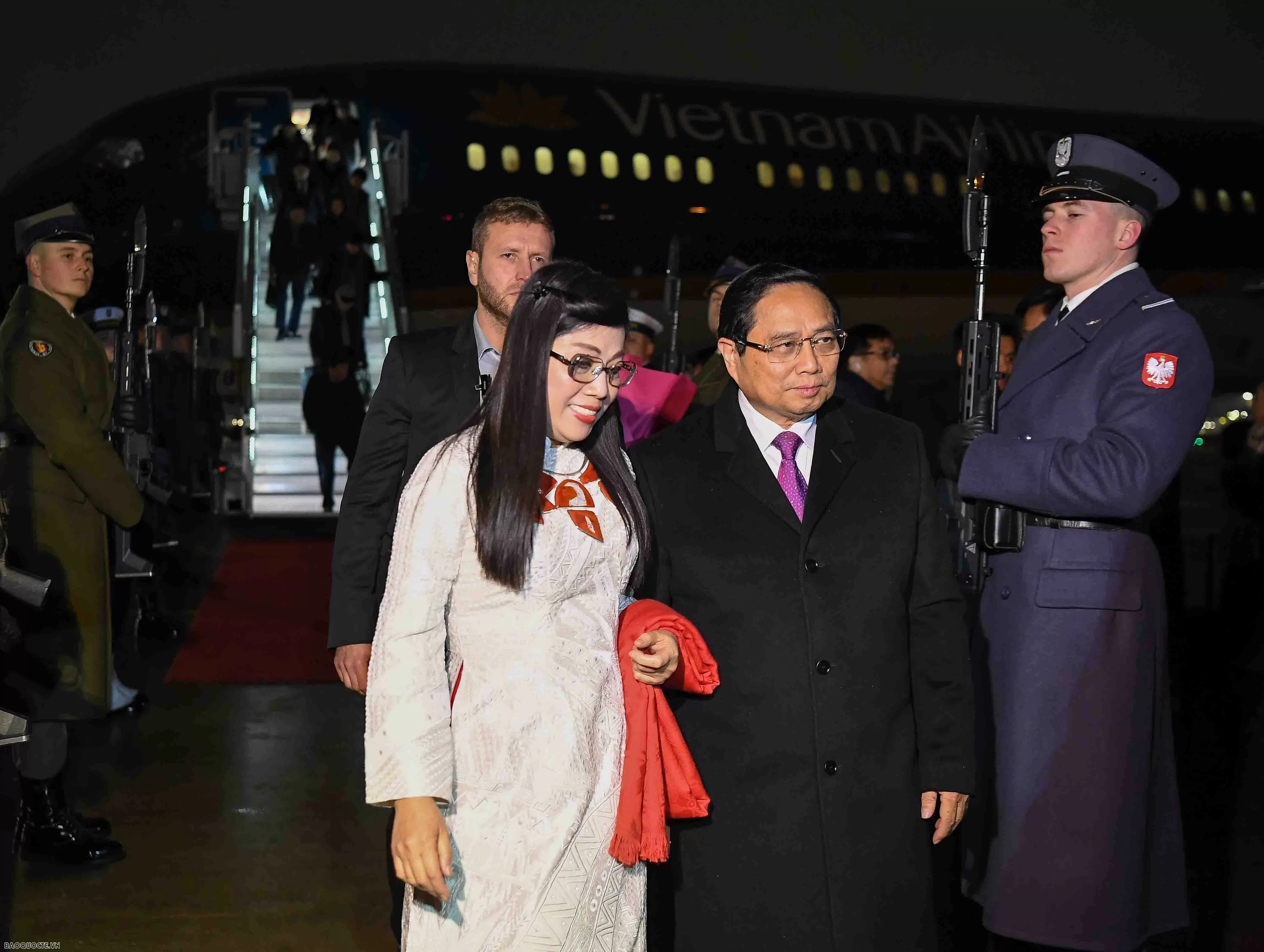 Thủ tướng Phạm Minh Chính và Phu nhân đến Warsaw, bắt đầu chuyến thăm chính thức Ba Lan Thủ tướng Phạm Minh Chính và Phu nhân đến Warsaw, bắt đầu chuyến thăm chính thức Ba Lan