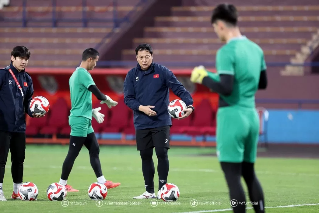 Huyền thoại bóng đá Hàn Quốc chia tay đội tuyển Việt Nam Huyền thoại bóng đá Hàn Quốc chia tay đội tuyển Việt Nam