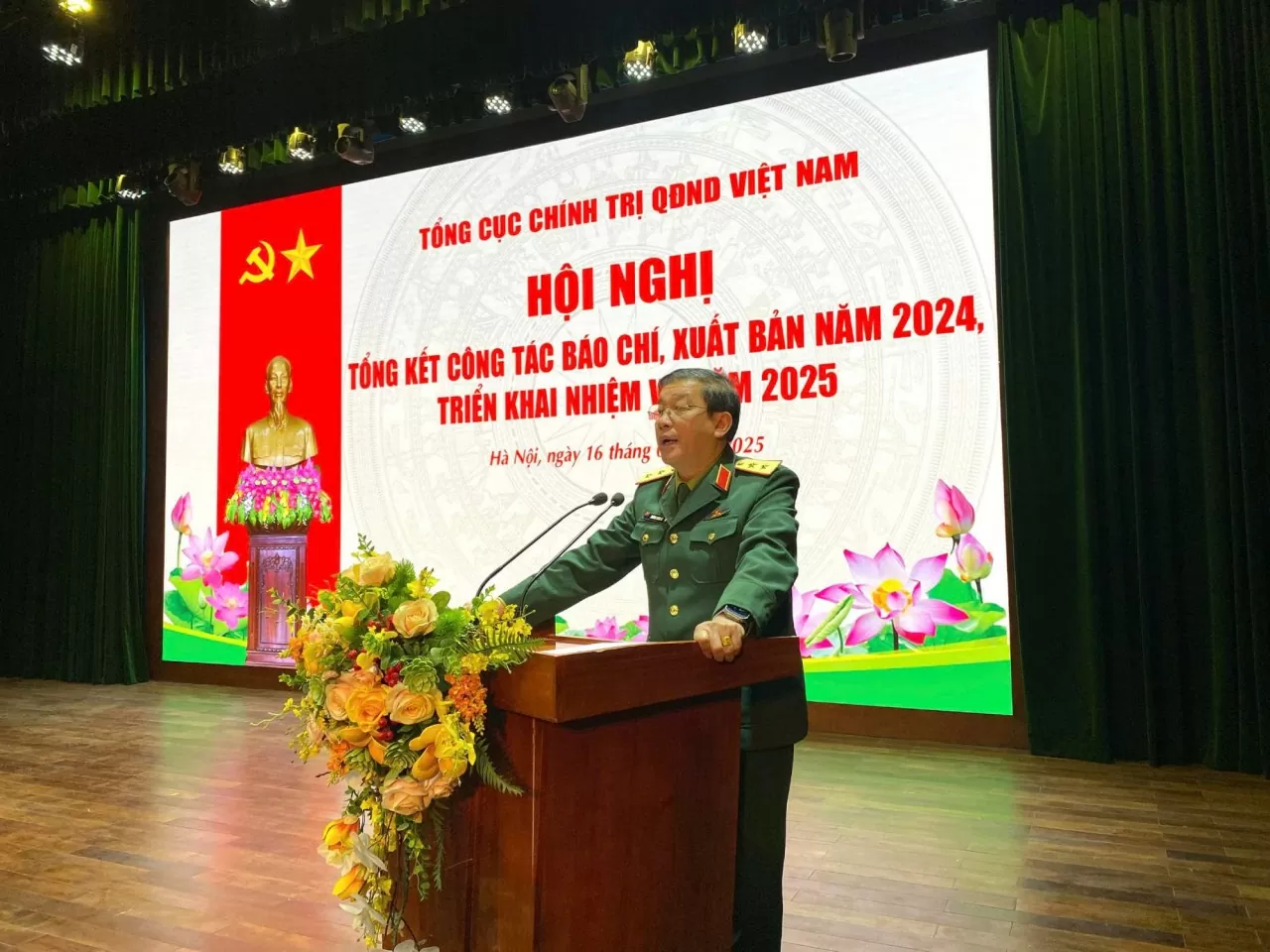 Báo Thế giới và Việt Nam vinh dự nhận Bằng khen của Chủ nhiệm Tổng cục Chính trị QĐND