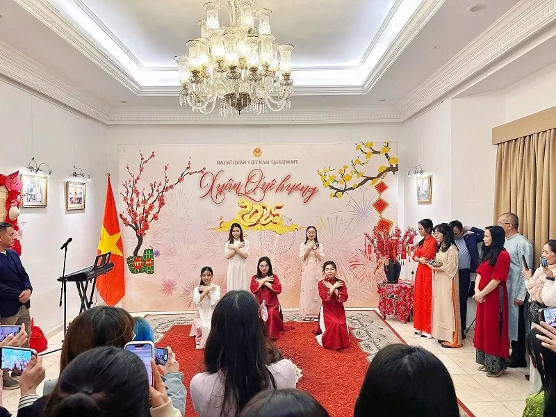 Đại sứ quán Việt Nam tại Cô-oét tổ chức đón Tết Ất Tỵ mừng Xuân 2025 cho cộng đồng người Việt Nam ở sở tại Đại sứ quán Việt Nam tại Cô-oét tổ chức đón Tết Ất Tỵ mừng Xuân 2025 cho cộng đồng người Việt Nam ở sở tại