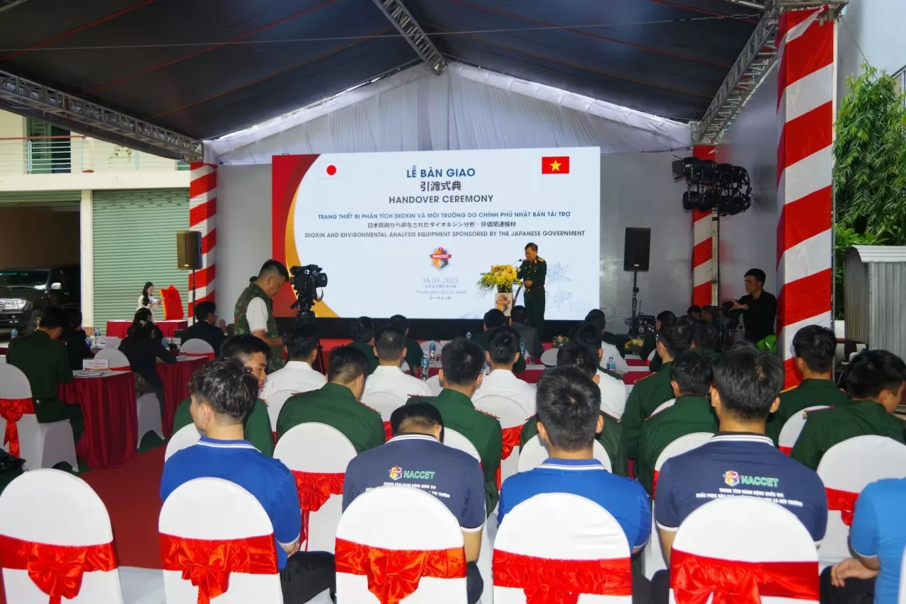 Binh chủng Hóa học tiếp nhận trang thiết bị phân tích dioxin và môi trường do Chính phú Nhật Bản tài trợ Binh chủng Hóa học tiếp nhận trang thiết bị phân tích dioxin và môi trường do Chính phú Nhật Bản tài trợ
