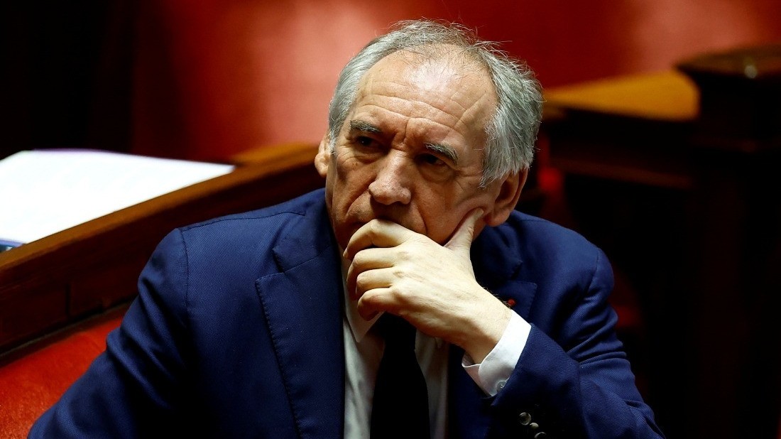 Tân Thủ tướng Pháp cùng chính phủ thở phào 'thoát' cửa ải khó