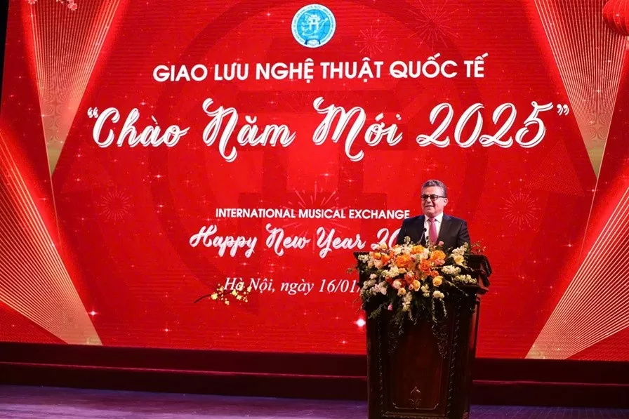 Đậm tình hữu nghị trong chương trình Giao lưu 'Chào Năm mới 2025'