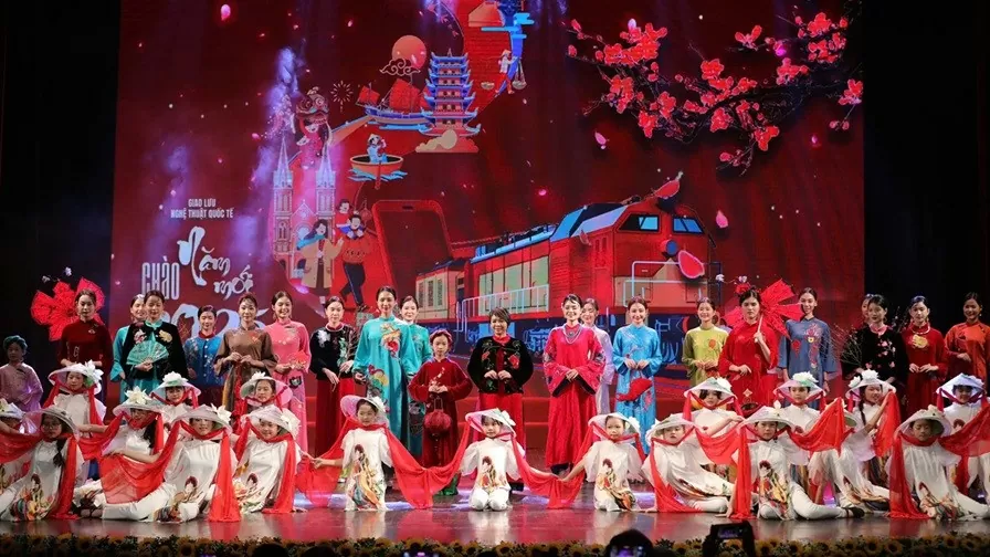 Đậm tình hữu nghị trong chương trình Giao lưu 'Chào Năm mới 2025' Đậm tình hữu nghị trong chương trình Giao lưu 'Chào Năm mới 2025'