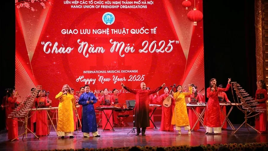 Đậm tình hữu nghị trong chương trình Giao lưu 'Chào Năm mới 2025' Đậm tình hữu nghị trong chương trình Giao lưu 'Chào Năm mới 2025'