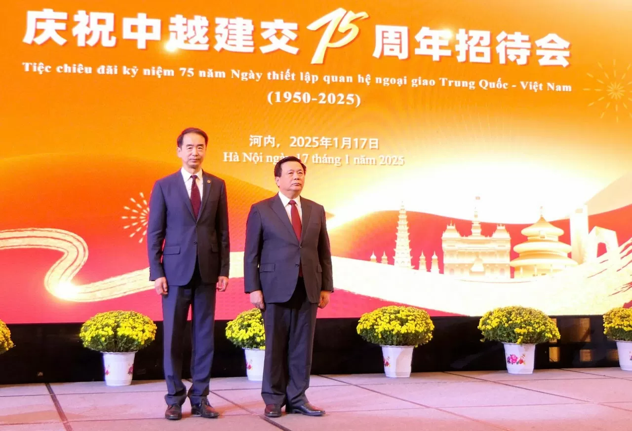 Đại sứ Trung Quốc tại Việt Nam Hà Vĩ và đồng chí Nguyễn Xuân Thắng. (Ảnh: Thành Long) Đại sứ Trung Quốc tại Việt Nam Hà Vĩ và đồng chí Nguyễn Xuân Thắng. (Ảnh: Thành Long)