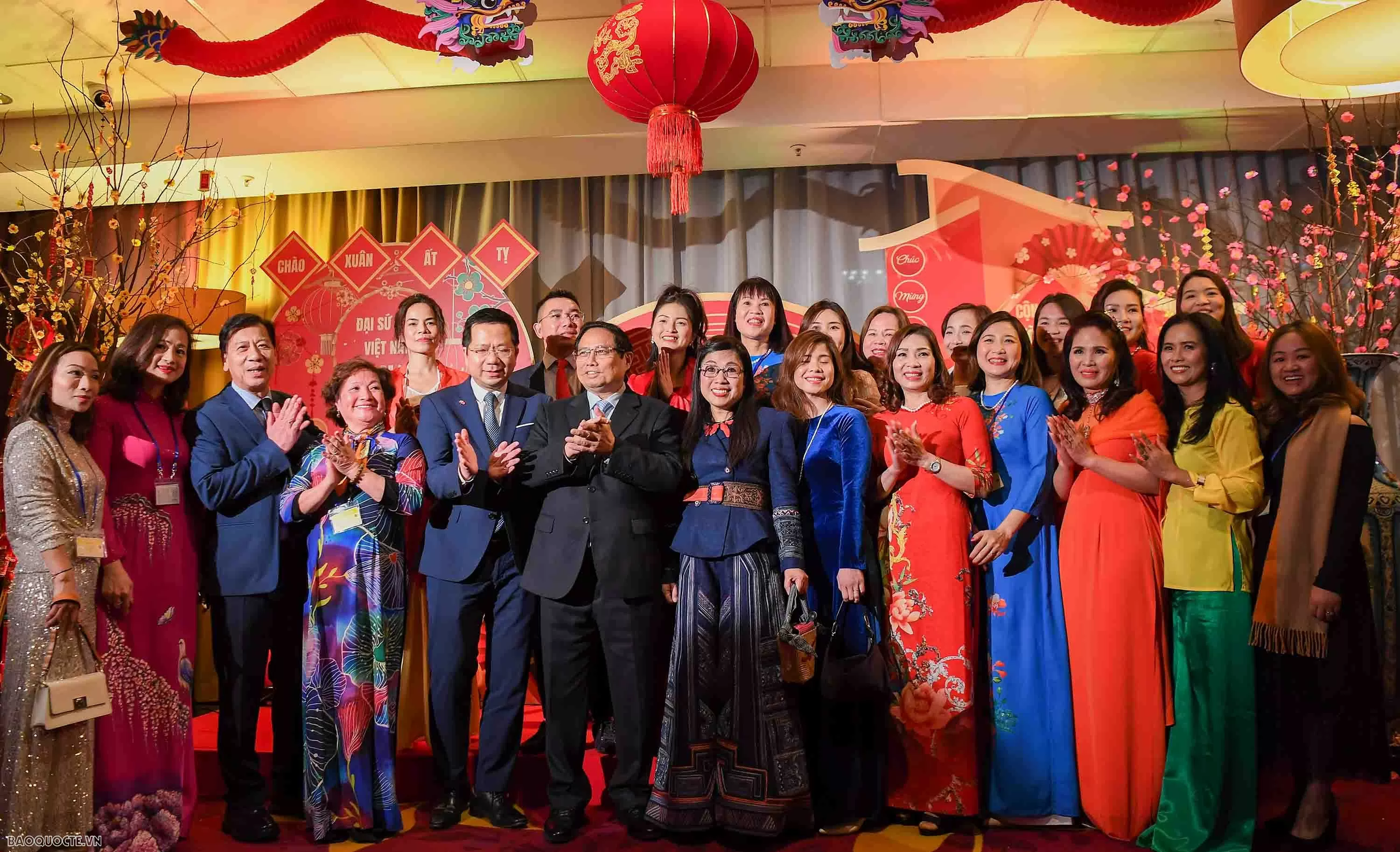 Thủ tướng Phạm Minh Chính và Phu nhân đón Tết sớm với kiều bào Việt Nam tại Ba Lan Thủ tướng Phạm Minh Chính và Phu nhân đón Tết sớm với kiều bào Việt Nam tại Ba Lan