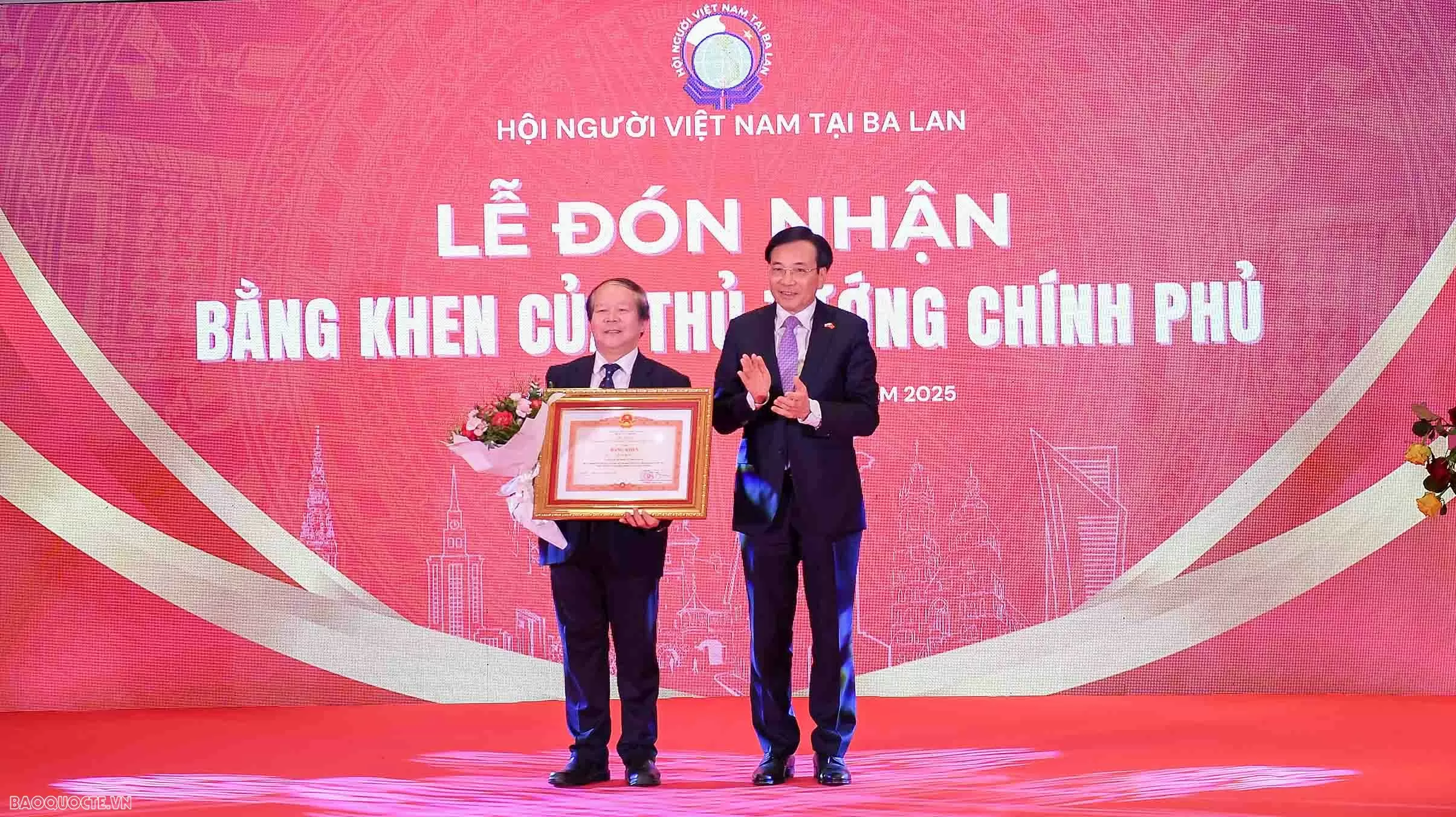 Thủ tướng Phạm Minh Chính và Phu nhân đón Tết sớm với kiều bào Việt Nam tại Ba Lan Thủ tướng Phạm Minh Chính và Phu nhân đón Tết sớm với kiều bào Việt Nam tại Ba Lan