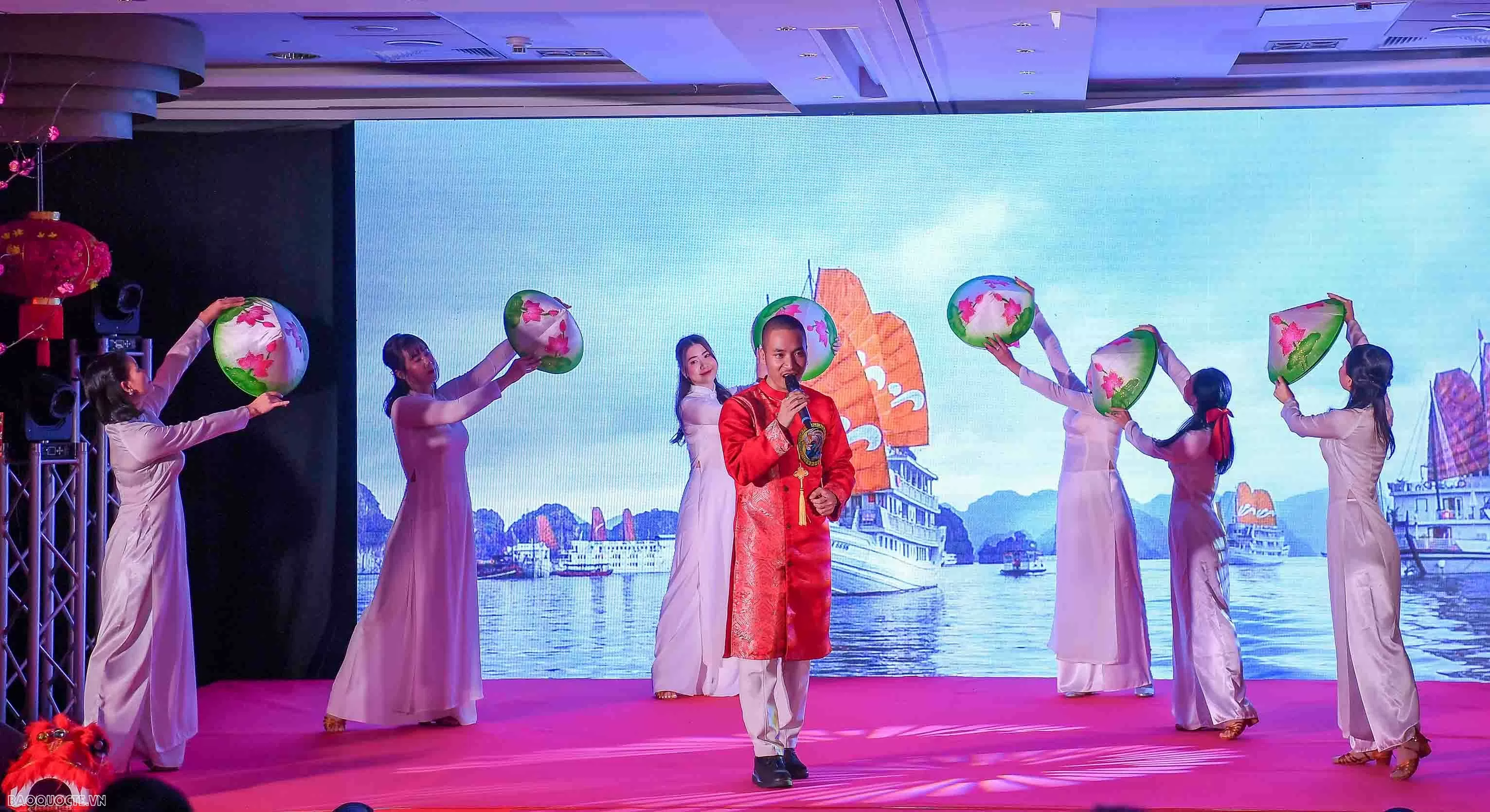 Thủ tướng Phạm Minh Chính và Phu nhân đón Tết sớm với kiều bào Việt Nam tại Ba Lan Thủ tướng Phạm Minh Chính và Phu nhân đón Tết sớm với kiều bào Việt Nam tại Ba Lan