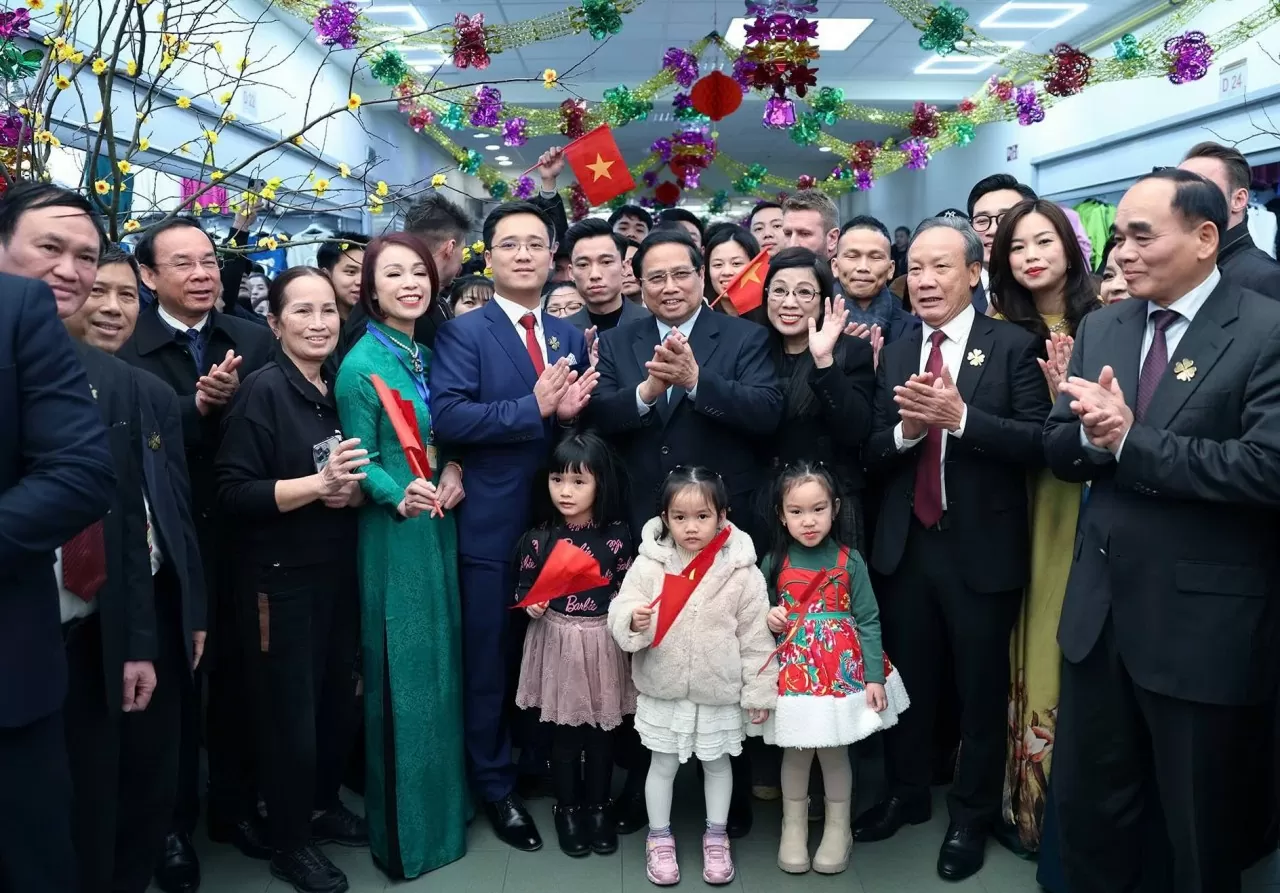 Thủ tướng Chính phủ Phạm Minh Chính thăm Trung tâm thương mại lớn của người Việt tại Ba Lan Thủ tướng Chính phủ Phạm Minh Chính thăm Trung tâm thương mại lớn của người Việt tại Ba Lan