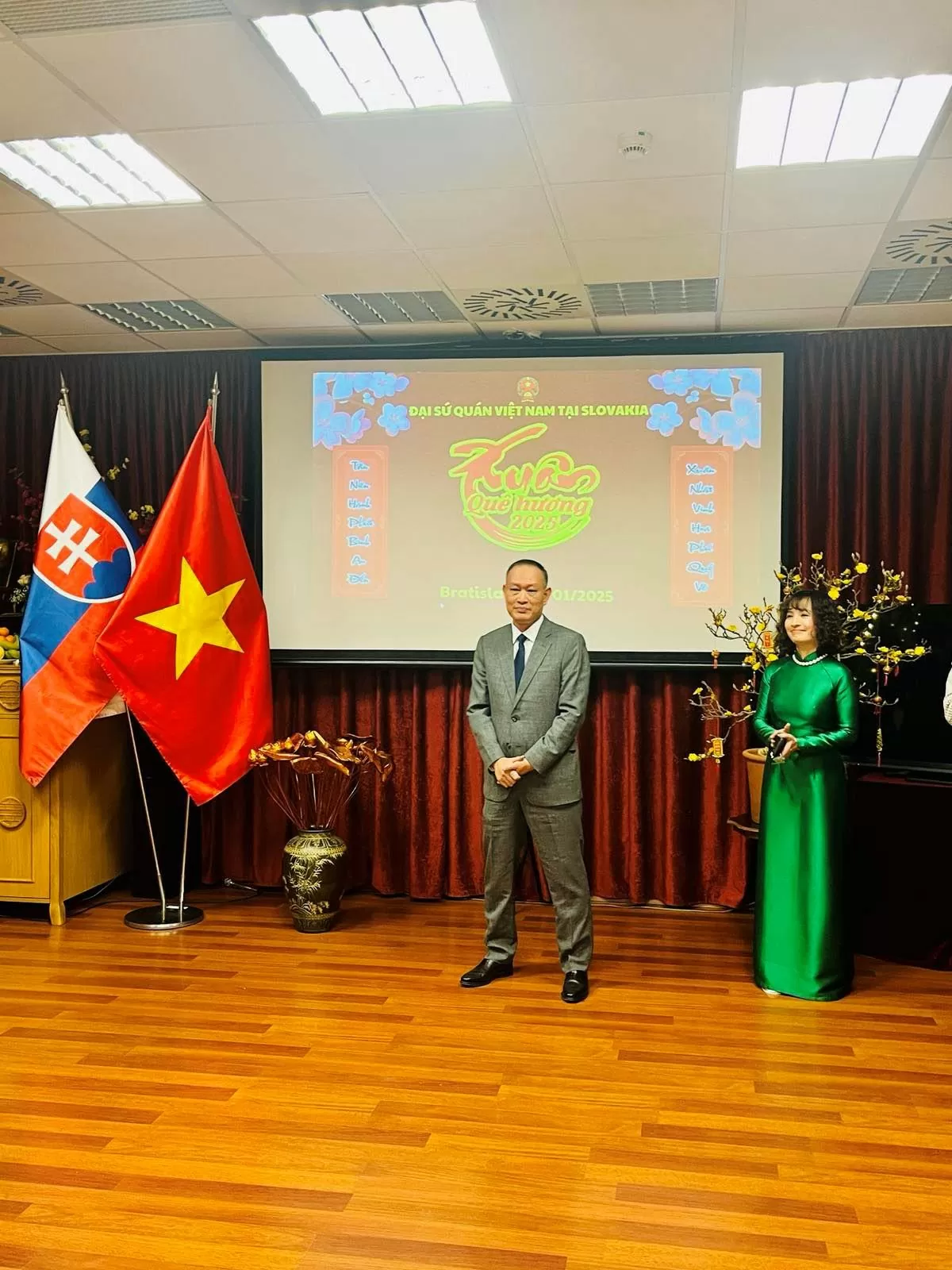 Đại sứ Phạm Trường Giang: Thắt chặt hữu nghị và hợp tác, tăng cường tin cậy và hiểu biết Việt Nam-Slovakia Đại sứ Phạm Trường Giang: Thắt chặt hữu nghị và hợp tác, tăng cường tin cậy và hiểu biết Việt Nam-Slovakia