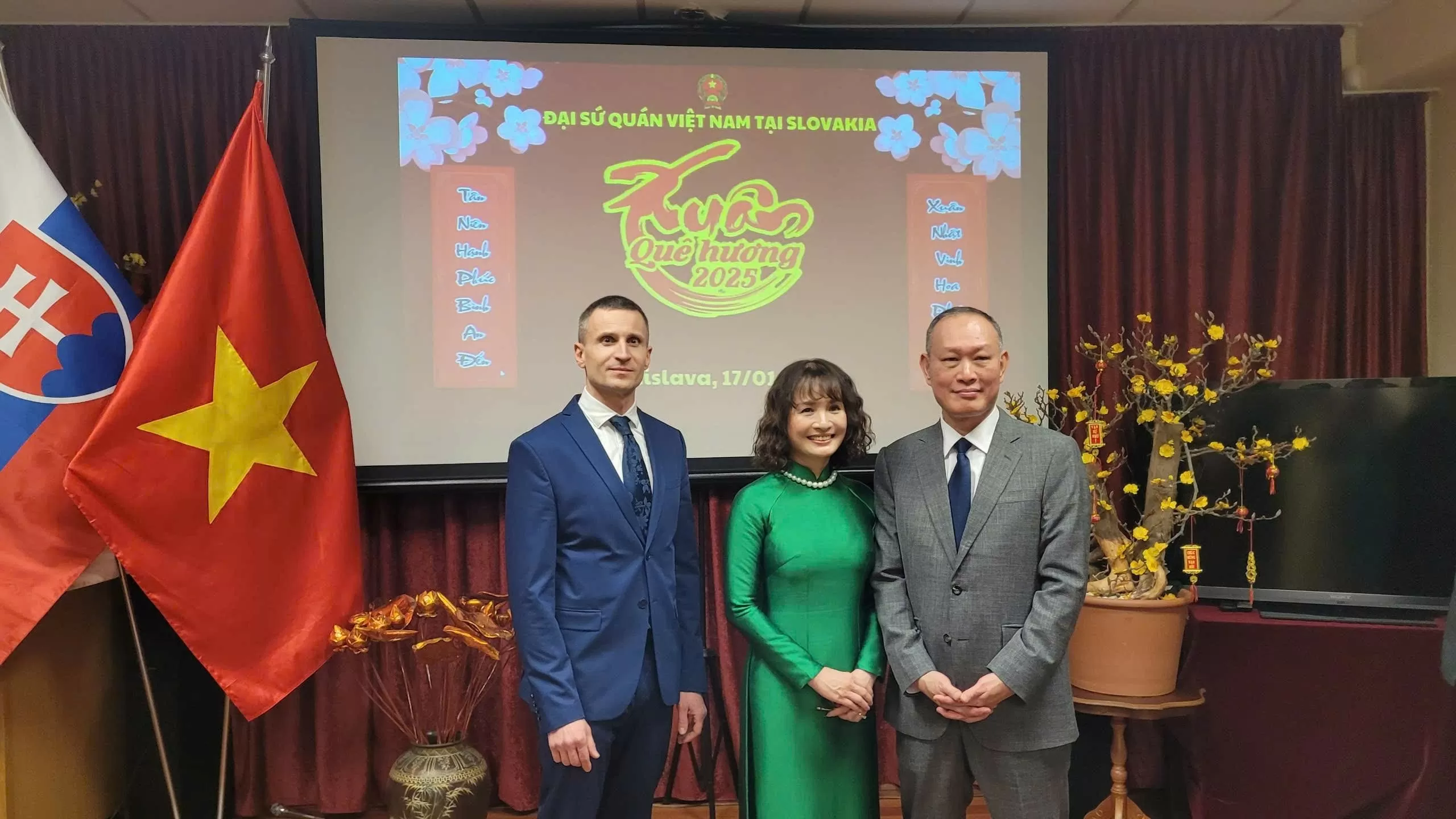 Xuân Quê hương đầm ấm tại Slovakia Xuân Quê hương đầm ấm tại Slovakia