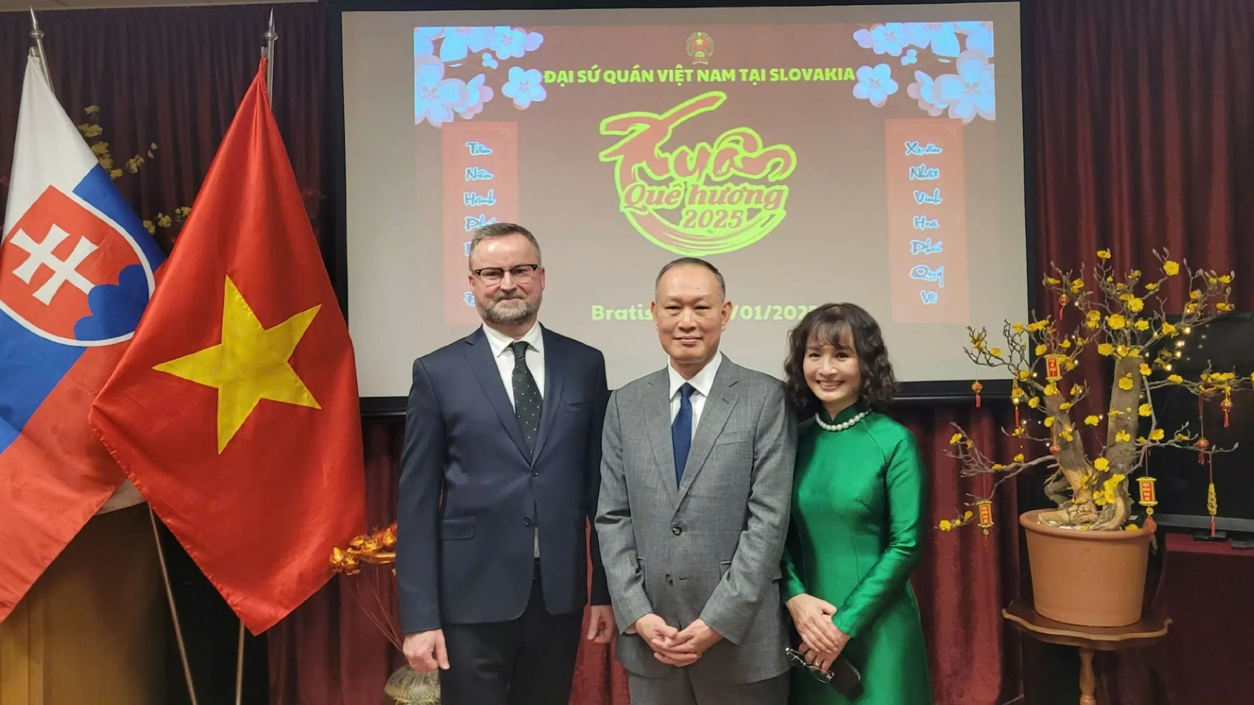 Xuân Quê hương đầm ấm tại Slovakia Xuân Quê hương đầm ấm tại Slovakia