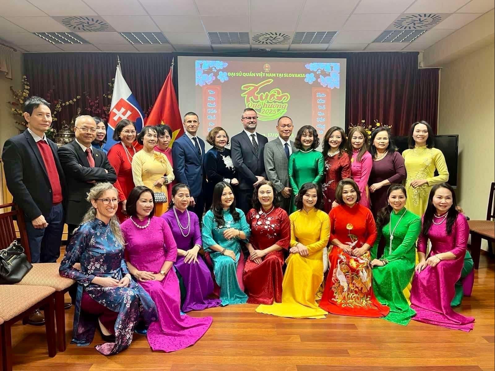 Xuân Quê hương đầm ấm tại Slovakia