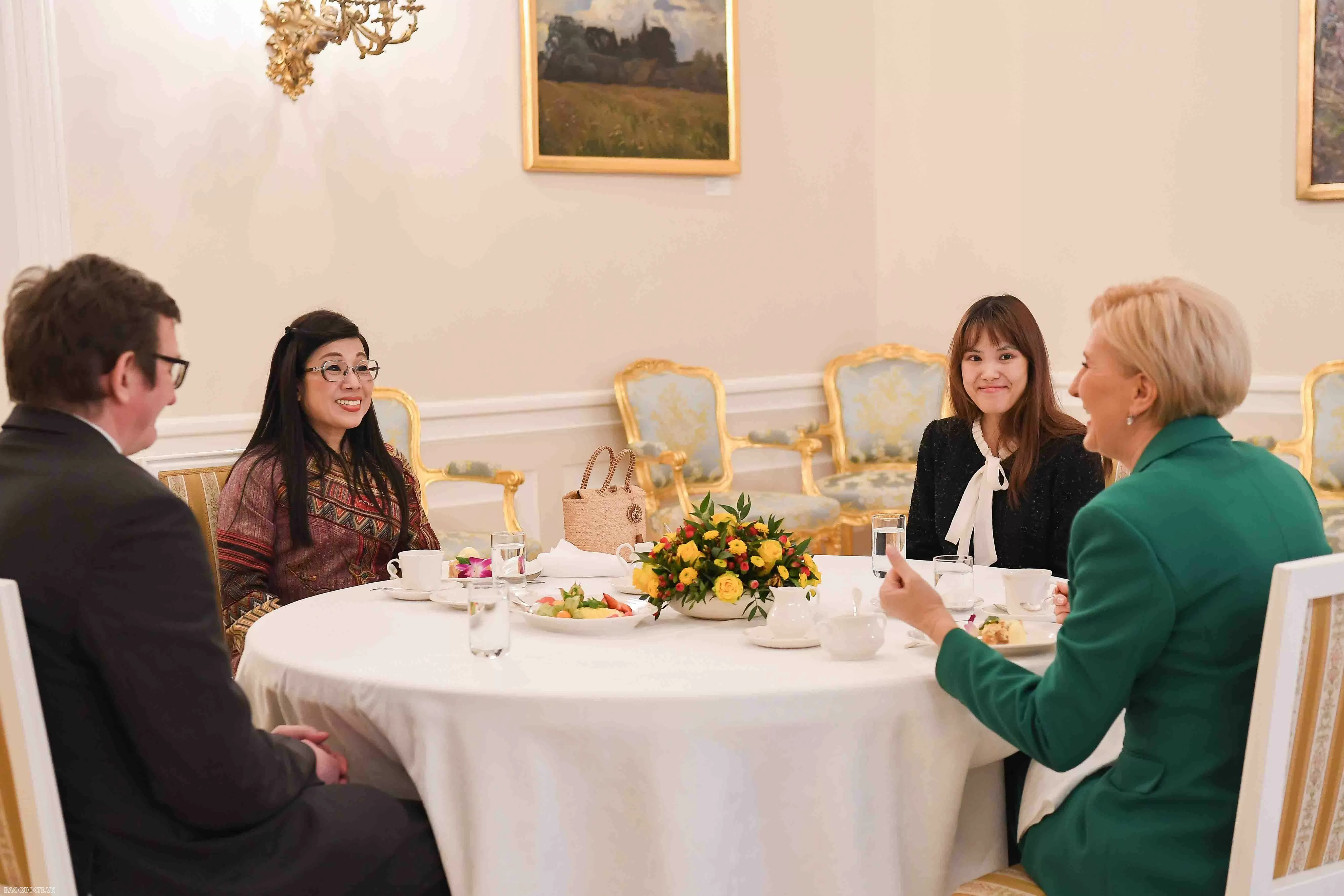 Món quà đặc biệt từ Việt Nam của Phu nhân Thủ tướng tặng các em nhỏ tại Ba Lan