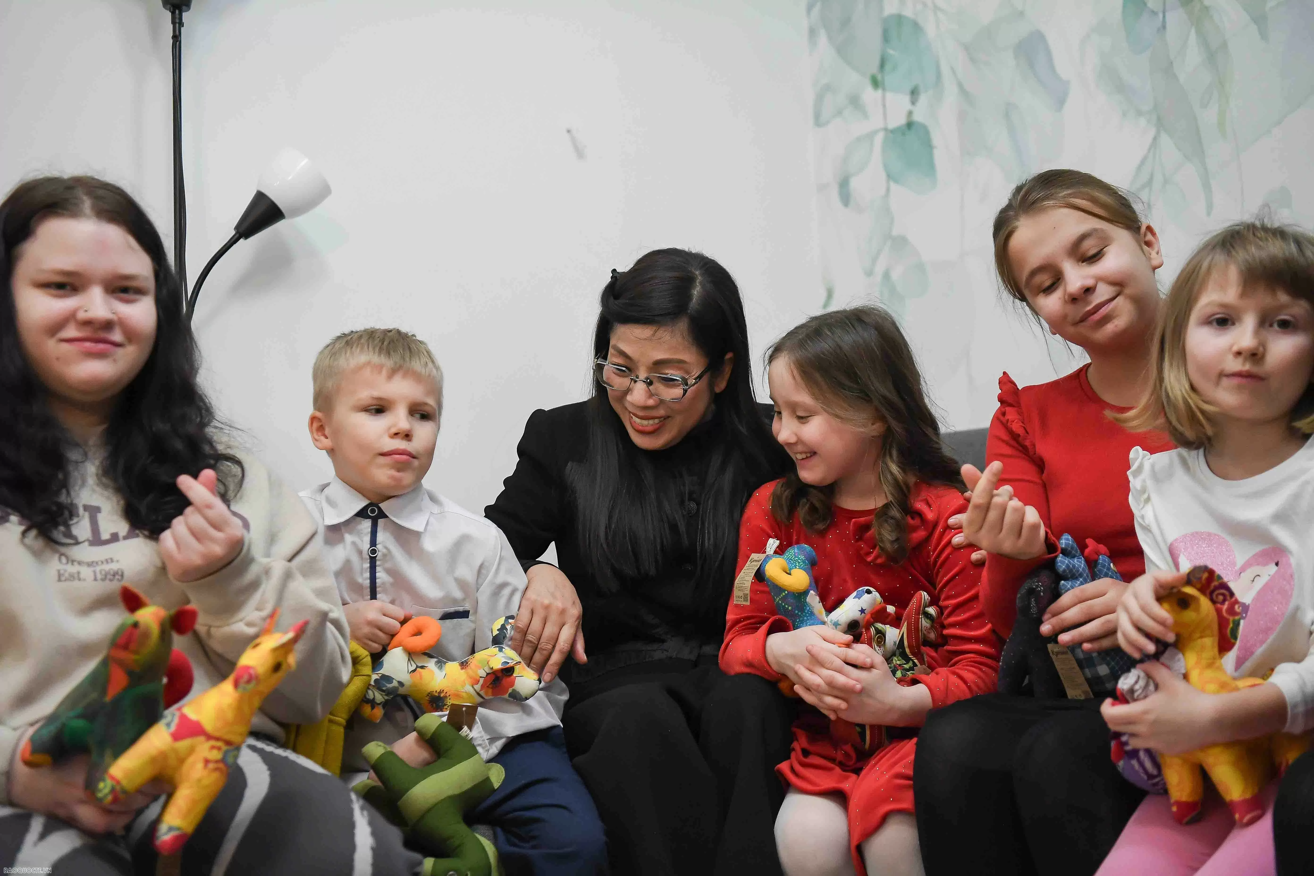 Món quà đặc biệt từ Việt Nam của Phu nhân Thủ tướng tặng các em nhỏ tại Ba Lan